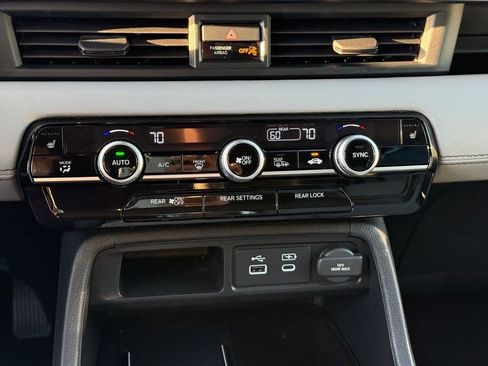 Used 2025 Honda Pilot EX-L image 21