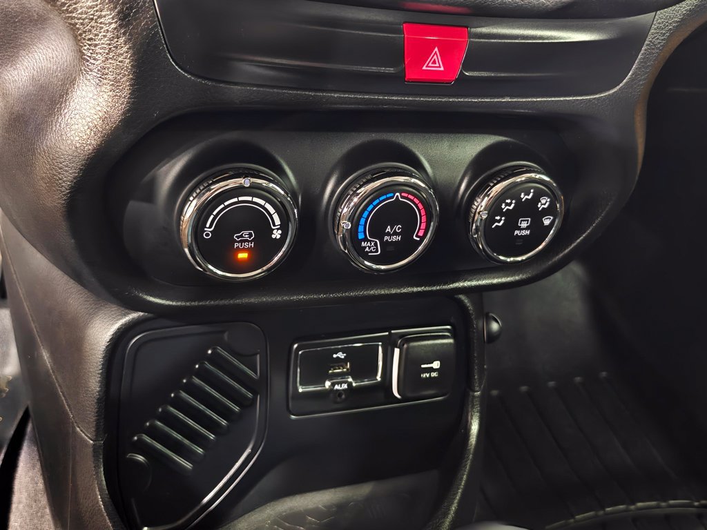Used 2016 Jeep Renegade Latitude FWD image 8