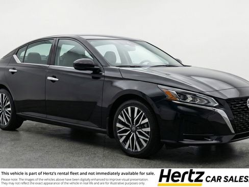 Used 2025 Nissan Altima 2.5 SV image 1