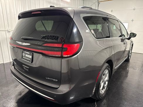 Used 2023 Chrysler Pacifica Limited FWD image 4