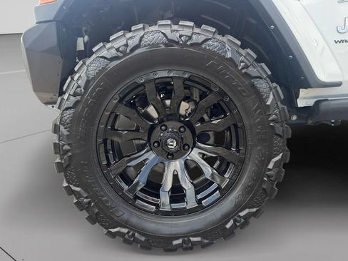 Used 2024 Jeep Wrangler Unlimited Sahara w/ Technology Group AWD/4WD image 9