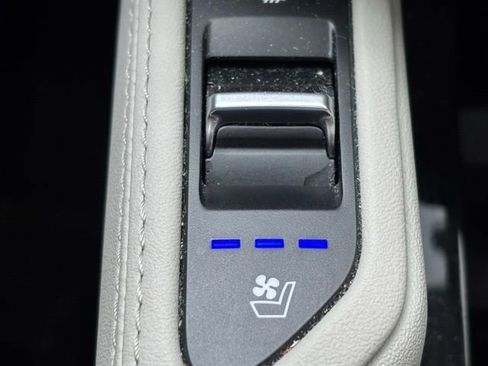 Used 2023 Kia Telluride EX w/ EX Captain's Chair Package image 19