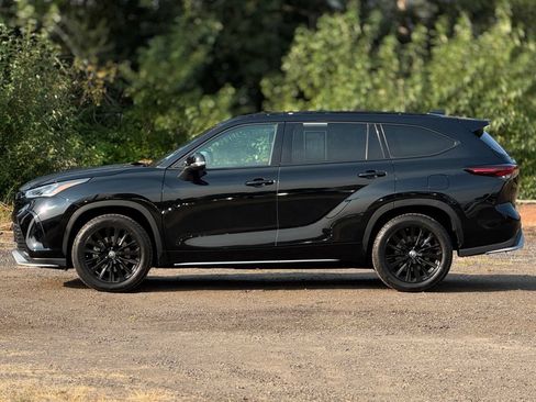 Used 2024 Toyota Highlander XSE AWD/4WD image 4