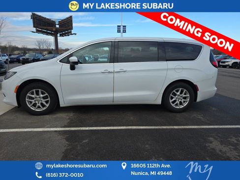 Used 2018 Chrysler Pacifica LX image 4