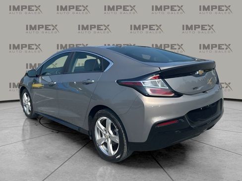 Used 2017 Chevrolet Volt LT w/ Comfort Package FWD image 3