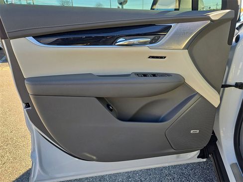 Used 2024 Cadillac XT6 Premium Luxury w/ Technology Package image 16