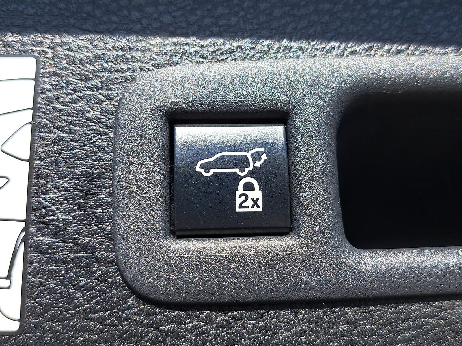 Used 2024 Toyota Sienna Platinum FWD image 15