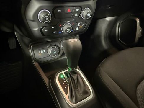 Used 2023 Jeep Renegade Latitude image 24