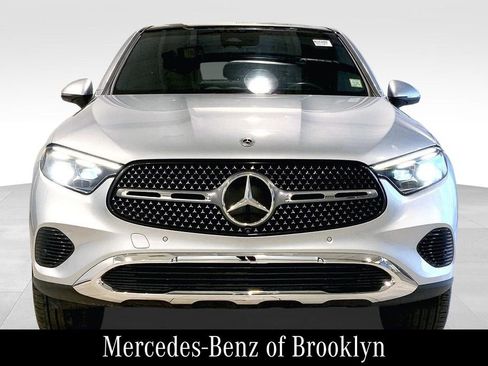 Used 2024 Mercedes-Benz GLC 300 4MATIC image 3