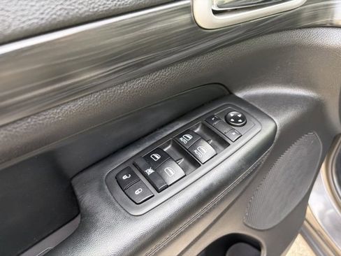 Used 2020 Jeep Grand Cherokee Altitude image 19