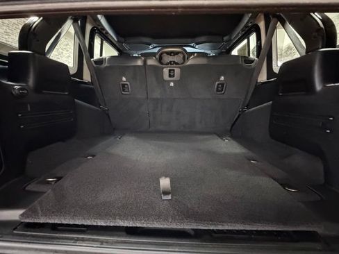 Used 2021 Jeep Wrangler Unlimited Sahara AWD/4WD image 11