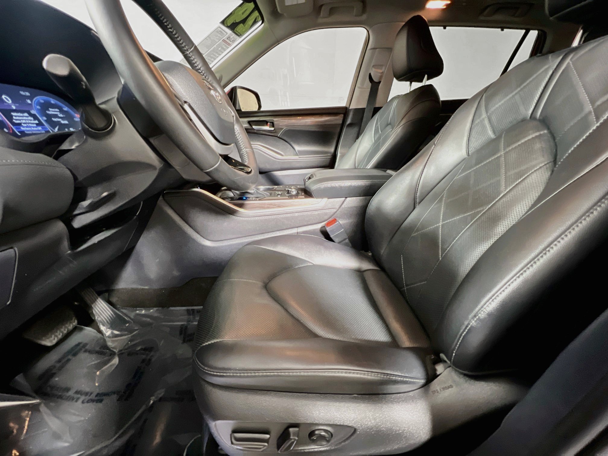 Used 2024 Toyota Highlander Platinum AWD/4WD image 15
