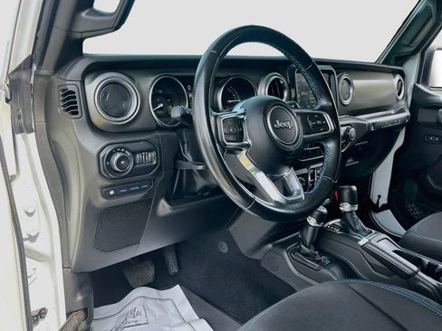 Used 2022 Jeep Wrangler Unlimited Rubicon 4xe AWD/4WD image 9