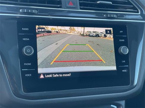 Used 2023 Volkswagen Tiguan SE R-Line image 12