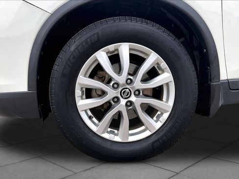 Certified 2017 Nissan Rogue SV w/ SV Premium Package FWD image 11