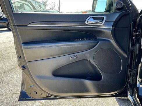 Used 2019 Jeep Grand Cherokee Limited image 18