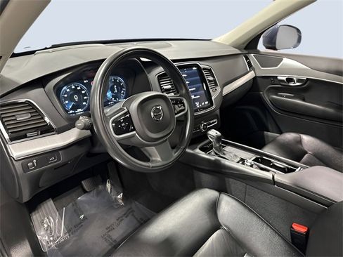 Used 2022 Volvo XC90 T5 Momentum w/ Advanced Package image 11