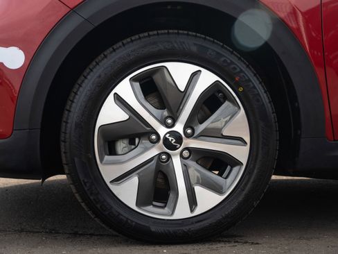 Used 2022 Kia Niro EX image 6