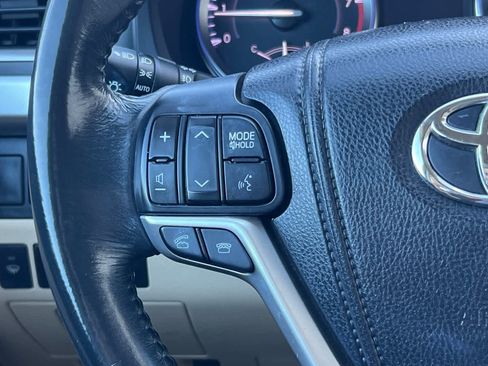 Used 2014 Toyota Highlander Plus FWD image 26