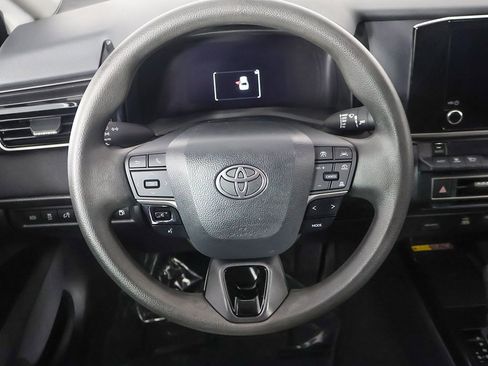 Used 2025 Toyota Camry LE image 32