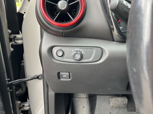 Used 2021 Chevrolet Blazer RS w/ Enhanced Convenience Package image 15