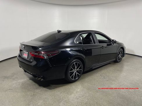 Certified 2022 Toyota Camry SE w/ Convenience Package image 3