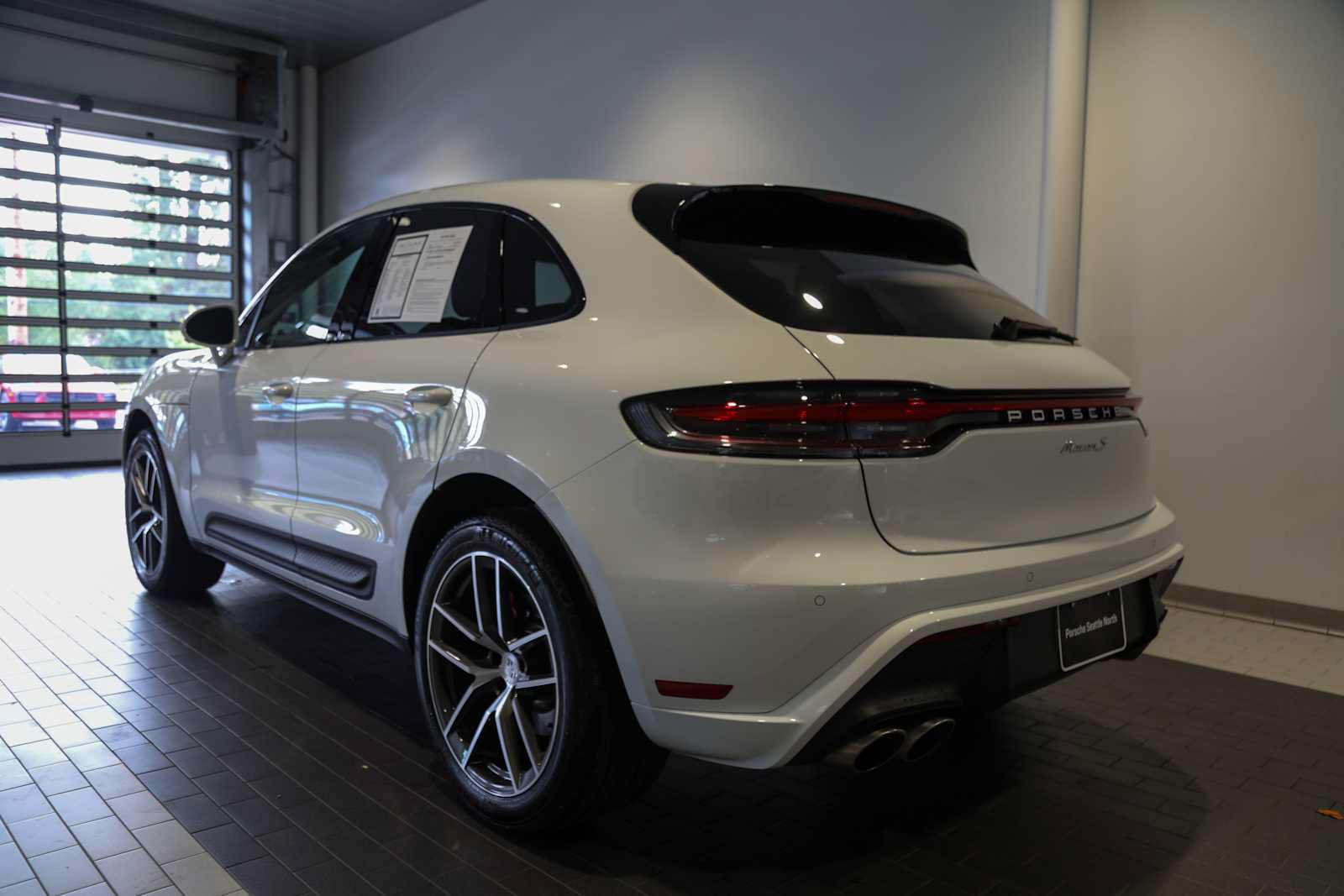 Used 2025 Porsche Macan S AWD/4WD image 3