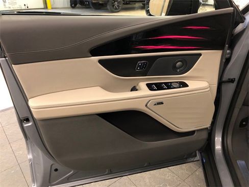 Used 2024 Lincoln Nautilus Premier w/ Equipment Group 102A image 16