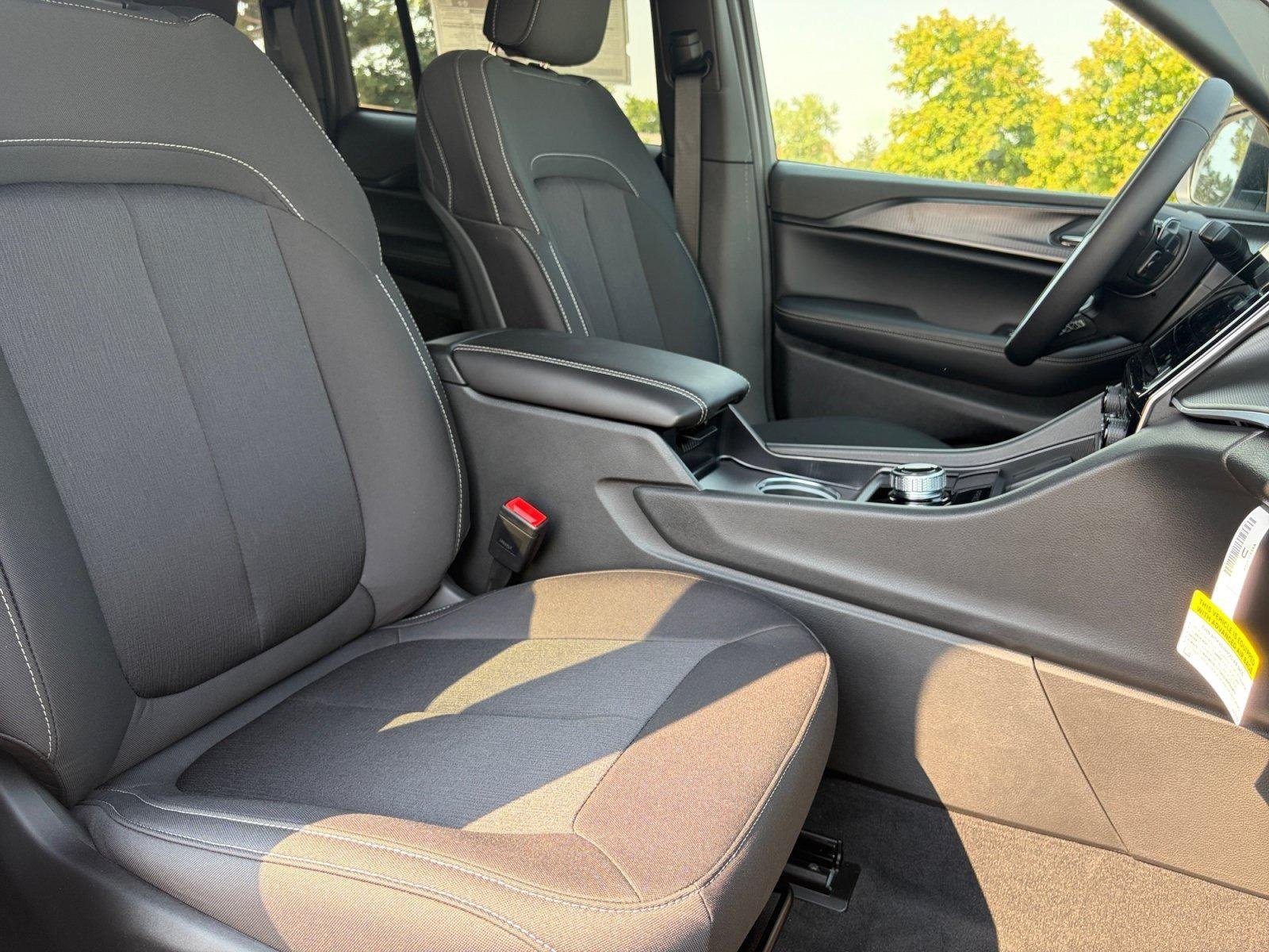 New 2026 Jeep Grand Cherokee Laredo AWD/4WD image 34
