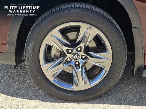 Used 2017 Toyota Highlander Limited Platinum AWD/4WD image 11