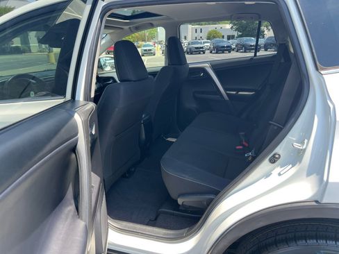 Used 2018 Toyota RAV4 XLE FWD image 34