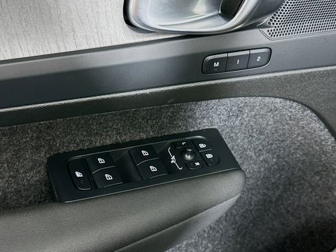 Used 2025 Volvo XC40 B5 Plus image 15