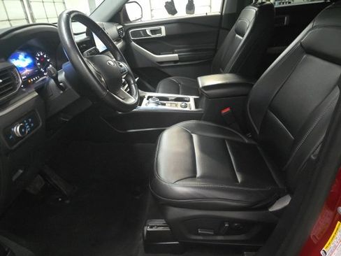 Used 2022 Ford Explorer XLT w/ Equipment Group 202A image 16