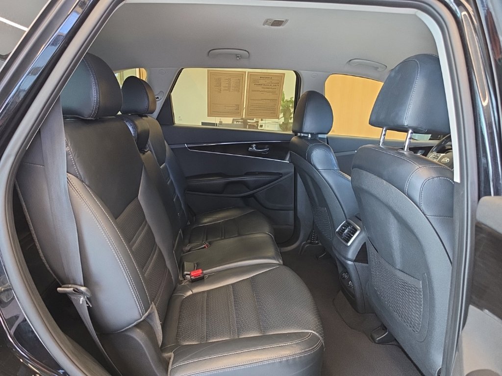 Used 2019 Kia Sorento EX FWD image 46