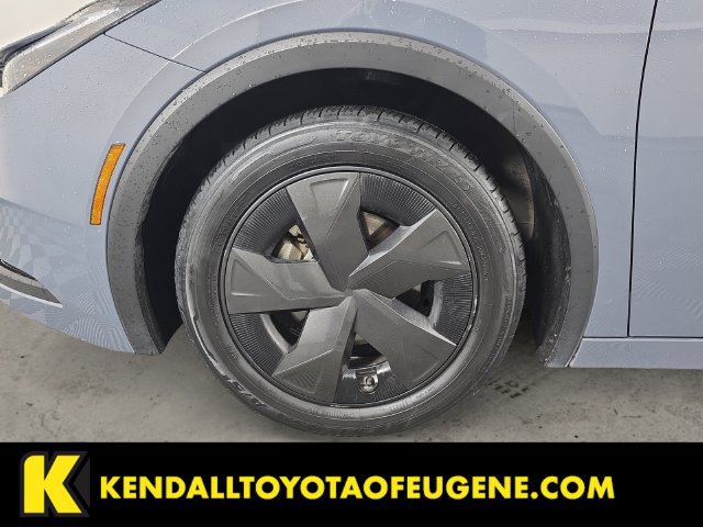 Used 2025 Toyota Prius LE FWD image 9