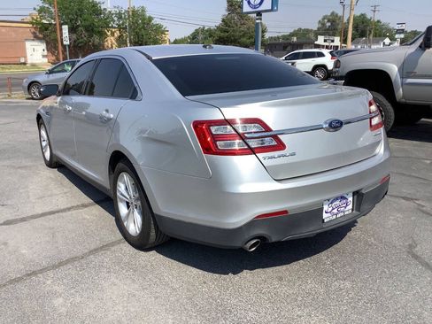 Used 2016 Ford Taurus SE FWD image 14