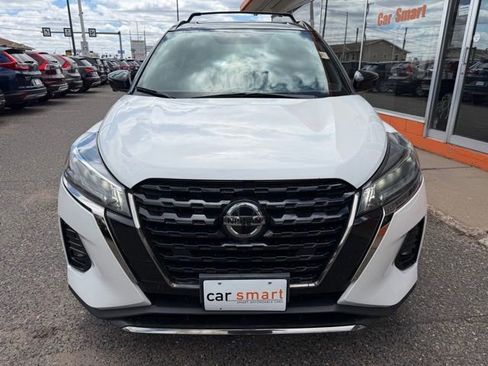 Used 2021 Nissan Kicks SR w/ SR Premium Package FWD image 2