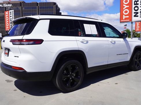 Used 2022 Jeep Grand Cherokee L Limited w/ Black Appearance Package AWD/4WD image 7