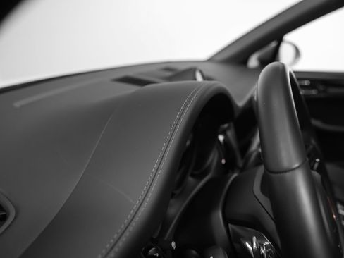 Certified 2024 Porsche Macan S image 34