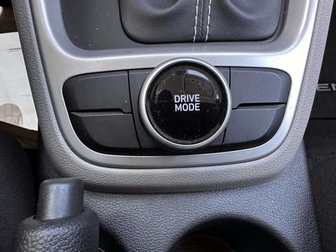 Used 2020 Hyundai Venue SEL FWD image 24
