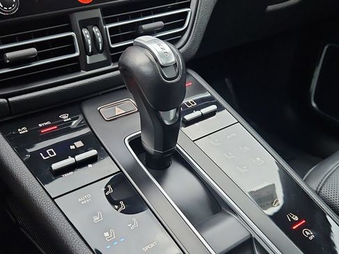 Certified 2023 Porsche Macan AWD/4WD image 32