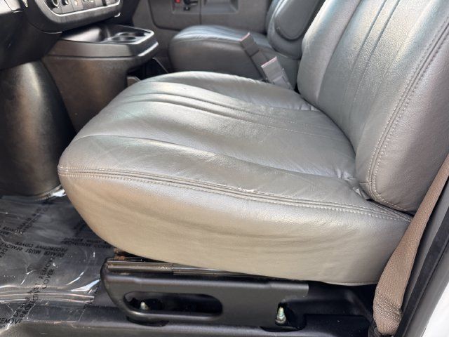 Used 2018 GMC Savana 3500 Extended w/ Power Convenience Package RWD image 15