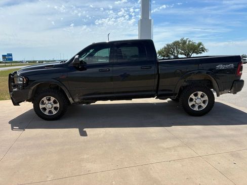 Used 2019 RAM 2500 Laramie w/ Black Appearance Package AWD/4WD image 2