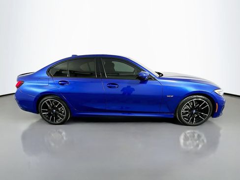 Used 2022 BMW 330e w/ M Sport Package RWD image 4