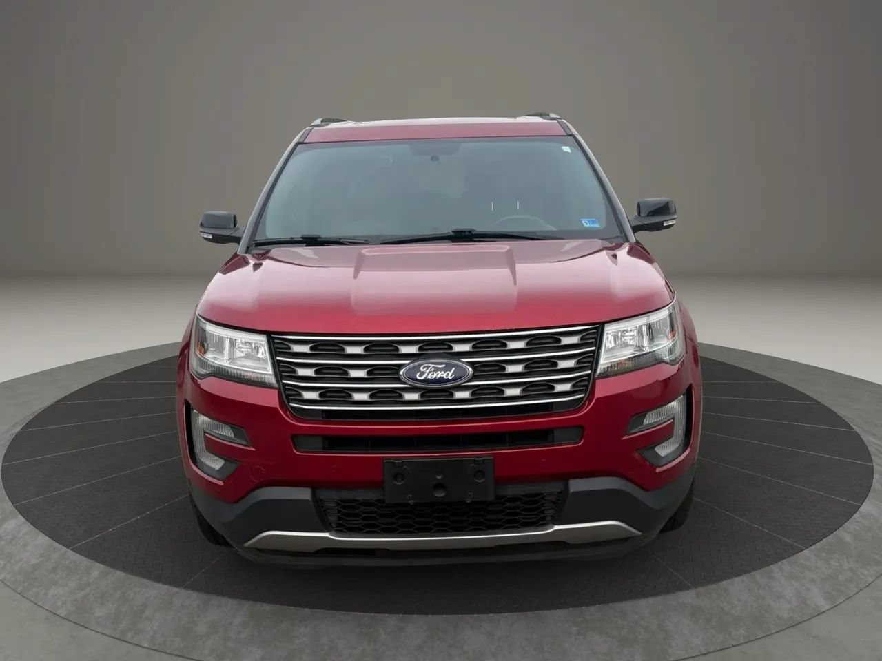 Used 2017 Ford Explorer XLT w/ Equipment Group 202A AWD/4WD image 8