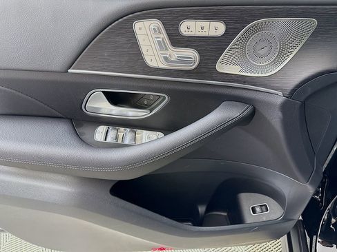 Used 2025 Mercedes-Benz GLS 450 4MATIC image 18