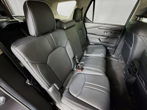 Used 2025 Honda Pilot Elite image 30
