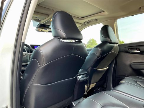 Used 2023 Toyota Highlander XLE FWD image 25