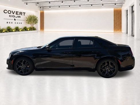 Used 2023 Chrysler 300 Touring L w/ Comfort Group RWD image 7