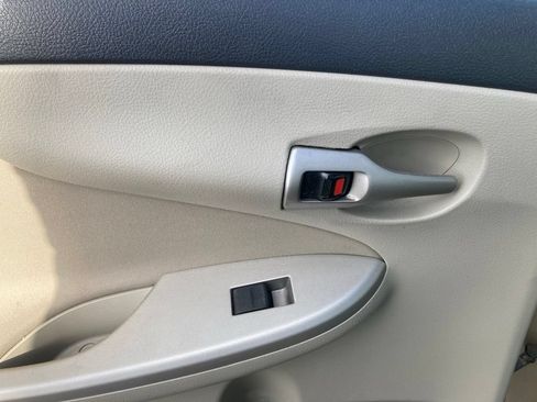 Used 2012 Toyota Corolla LE FWD image 11